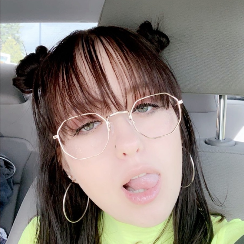 Meet your Posher, Kendra